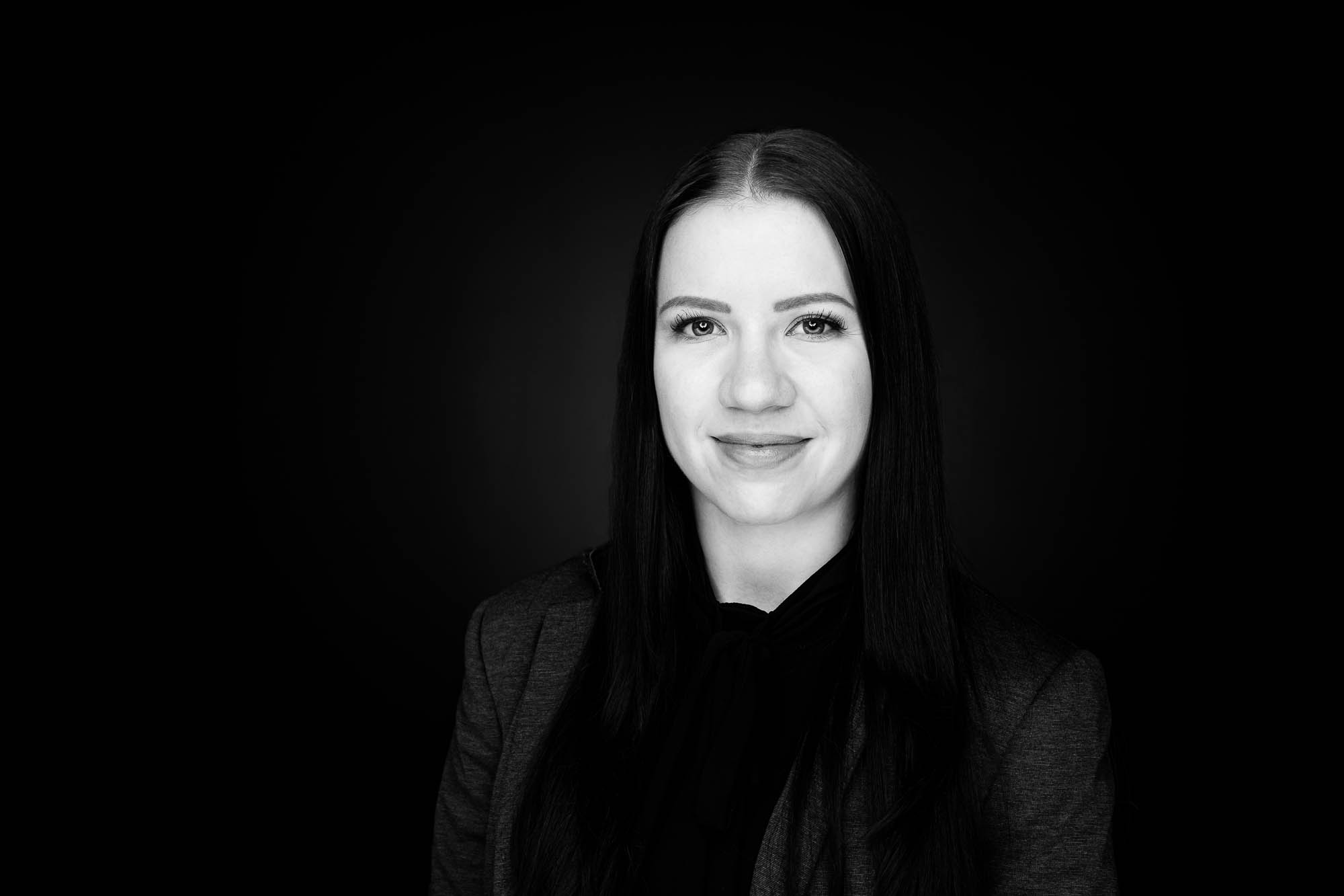 Export x3 Headshot  06319 Dez 01 2019 Bearbeitet Headshots 2019  Miro Nicole Nadine